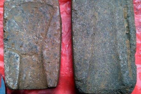 Phát hiện hai khuôn đúc đồng cổ bằng đá tại Yên Bái