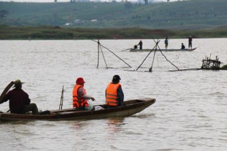 Vụ lật xuồng trên hồ thủy điện Đại Ninh: Tìm thấy một thi thể