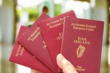 Người Anh đổ xô xin cấp hộ chiếu Ireland sau Brexit