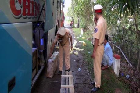 Quảng Nam: Bắt giữ xe khách chở nhiều vũ khí quân dụng