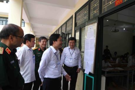 Kỳ thi THPT quốc gia 2016: Bộ trưởng Phùng Xuân Nhạ kiểm tra đột xuất các điểm thi