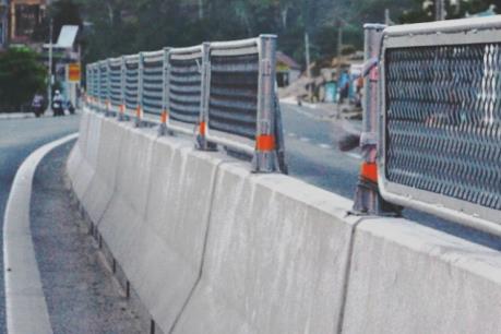 Xử lý nghiêm hành vi tháo tấm chống lóa trên Quốc lộ 1A