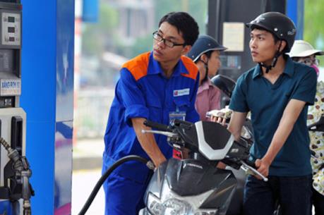 Giá xăng giảm 200 đồng/lít, giá dầu giữ nguyên