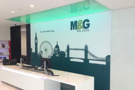 Các công ty quản lý tài sản lớn của nước Anh “đóng băng” tài sản