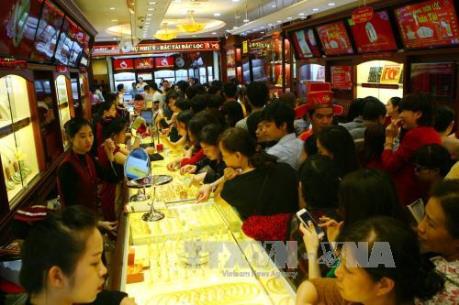 Giá vàng “bốc hơi” gần 2 triệu đồng/lượng
