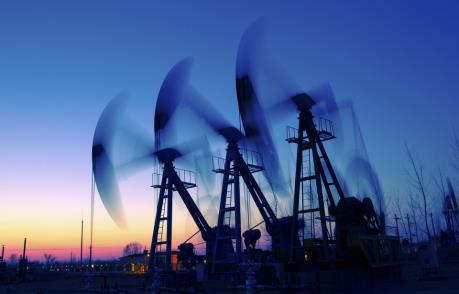 Giá dầu phục hồi nhờ hoạt động “săn” hàng giá rẻ