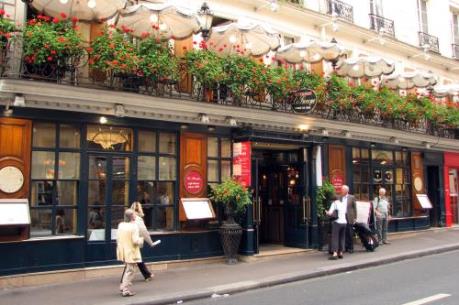 Một ngày lang thang đến quán cà phê đầu tiên ở Paris