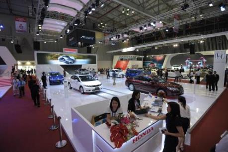 Dù kích cầu, tiêu thụ ô tô vẫn giảm