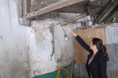 Chỉ đạo mới về vụ "giải cứu" người dân sống trong ngôi nhà chờ sập ở Long Biên