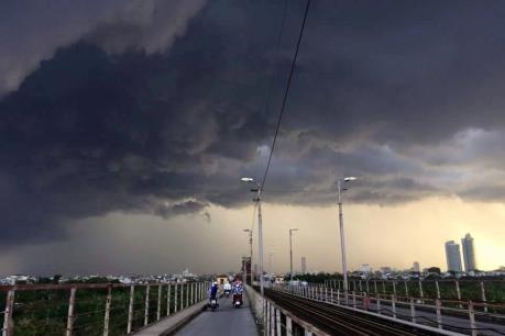 Dự báo thời tiết đêm 13/7: Miền Bắc có mưa dông, đề phòng dông sét và gió giật mạnh