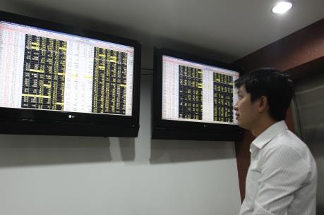  Chứng khoán chiều 15/7: VN-Index giảm điểm dù nhiều mã trụ cột hồi phục