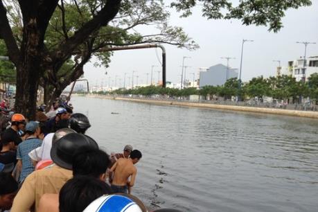 Thành phố Hồ Chí Minh: Ngã xuống kênh, hai người tử vong
