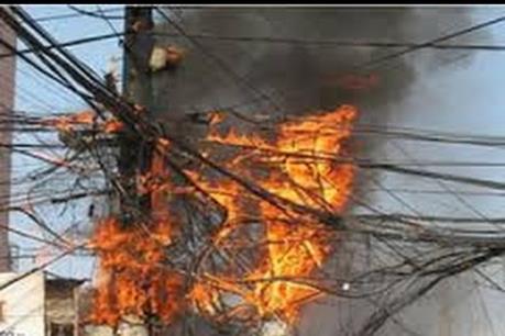 Hà Nội khắc phục sự cố cháy đường dây điện hạ thế ở Nghĩa Đô