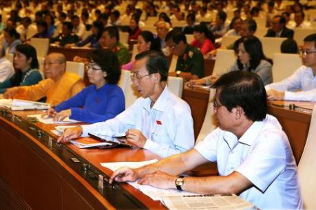 Bên lề Kỳ họp thứ nhất, Quốc hội Khóa XIV: Tiếp tục giảm gánh nặng nợ công