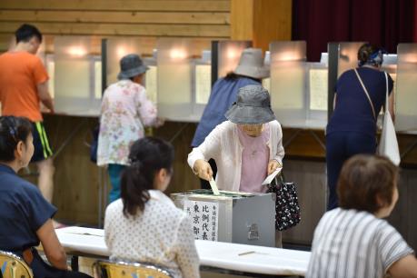 Nhật Bản lo lắng về chính sách nới lỏng quỹ lương hưu