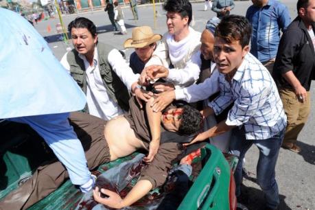 Đánh bom đẫm máu tại Afghanistan, gần 300 người thương vong