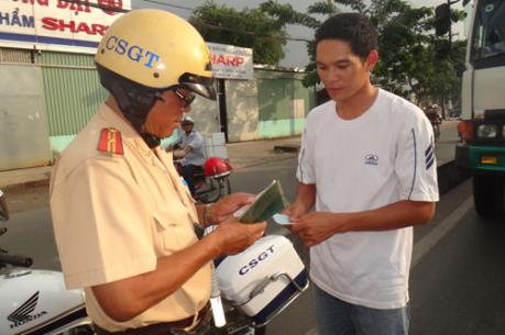 Từ 1/8, xe ô tô chạy quá tốc độ dưới 10 km/h phạt 800.000 đồng