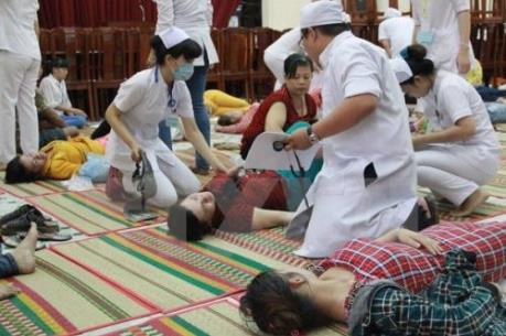 Bình Phước: Hàng chục công nhân bị ngộ độc sau bữa ăn trưa