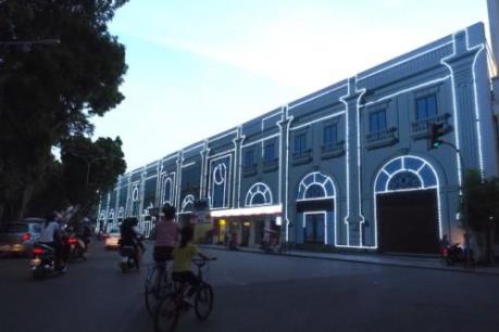 Có nên xây dựng khách sạn cạnh Hồ Gươm?