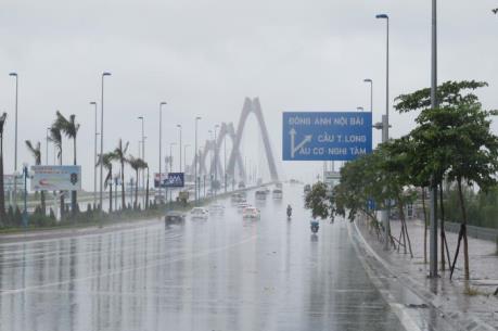 Giám sát chặt chẽ dự án nạo vét luồng khu vực cầu Nhật Tân, Hà Nội