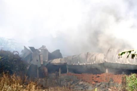 Bình Dương: Cháy xưởng nệm mút, hàng trăm trẻ mầm non phải sơ tán