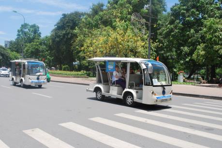 Quảng Bình: Triển khai thí điểm sử dụng ô tô điện vận chuyển khách du lịch