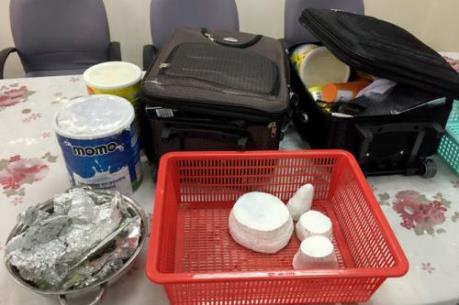 Phát hiện hành khách cất giấu sừng tê giác trong sữa hộp 