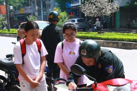Hà Nội xử lý gần 800 trường hợp vi phạm liên quan đến mũ bảo hiểm trong ngày 1/8