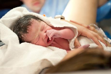 Bộ Y tế truy xét trường hợp trẻ sơ sinh gãy xương đùi sau mổ đẻ 