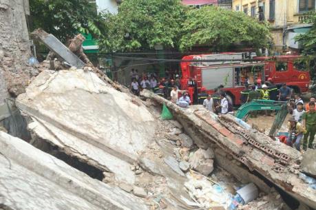 Cảnh báo nguy hiểm nhà xung quanh khu vực số nhà 43 phố Cửa Bắc