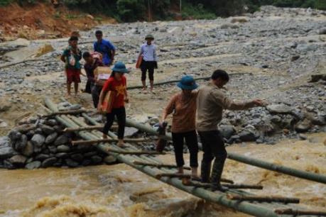 Cứu trợ khẩn cấp người dân bị ảnh hưởng lũ quét tại Lào Cai
