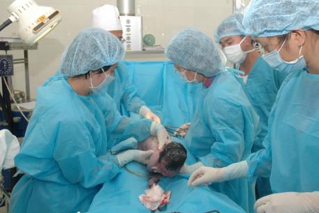 Vụ mổ đẻ làm gãy chân trẻ sơ sinh: Sở Y tế tỉnh An Giang lý giải nguyên nhân