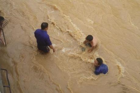 Gần 700 triệu đồng cứu trợ người dân tỉnh Lào Cai bị lũ quét