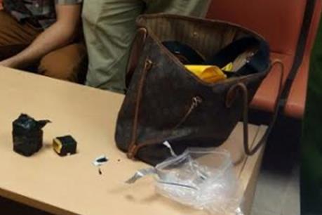 Khởi tố vụ án vận chuyển trái phép 7 tượng vàng qua đường hàng không