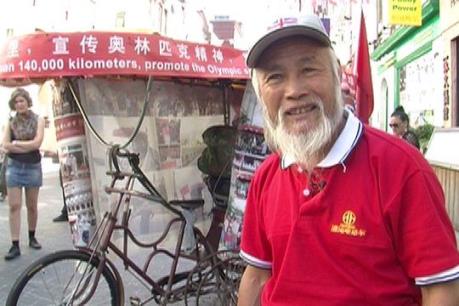 Cận cảnh cụ ông 60 tuổi đạp xe qua 26 quốc gia để xem Olympic