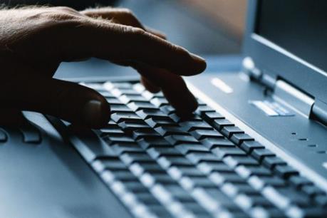 Người Australia thích giao tiếp với màn hình hơn là họ hàng