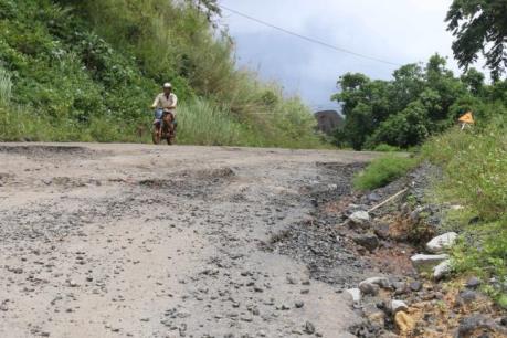 Quốc lộ 28 xuống cấp nghiêm trọng có phải do xe quá tải?