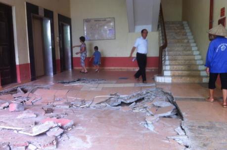 Người dân Thủ đô “khốn đốn” vì nhà ở tái định xuống cấp