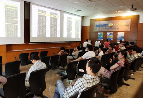  Chứng khoán chiều 15/8: Dòng tiền đầu cơ gia tăng giúp VN-Index tăng nhẹ