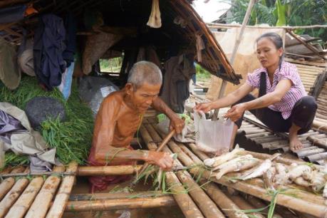 Hơn 8 tấn cá lồng nuôi trên sông chết trắng ở Thanh Hóa