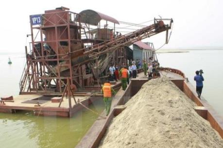 Quảng Ninh bắt giữ nhiều phương tiện khai thác cát trái phép