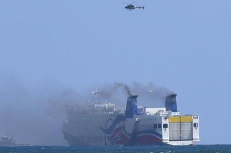Sơ tán khẩn cấp hành khách do cháy phà ở Puerto Rico