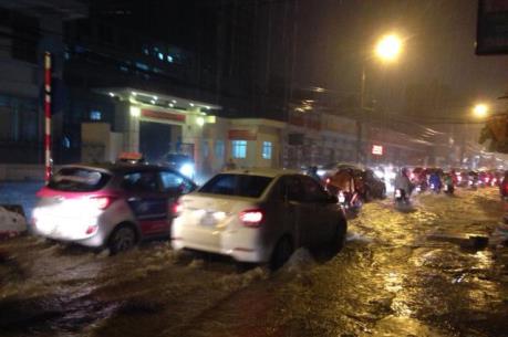 Ảnh hưởng bão số 3: "Tê liệt" hệ thống taxi