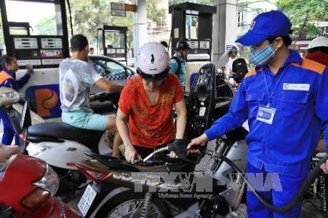 Giá xăng tăng 675 đồng/lít