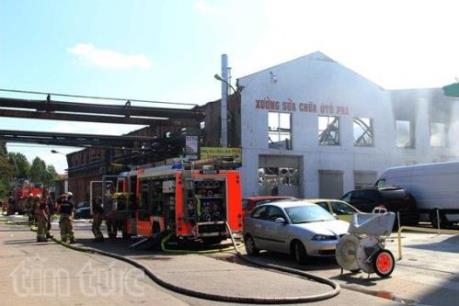 Hỏa hoạn lớn thiêu rụi kho hàng và xưởng ô tô của người Việt ở Berlin