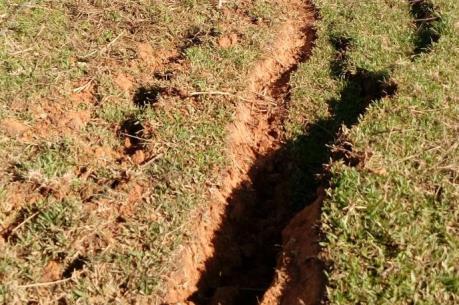 Đê sông Cầu Chày, Thanh Hóa bị sạt lở nghiêm trọng