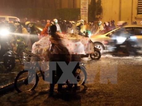 Dự báo thời tiết chiều tối và đêm 26/8: Bắc bộ xuất hiện mưa dông kèm gió giật mạnh