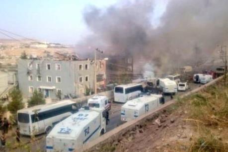 Thổ Nhĩ Kỳ: Đánh bom xe nhằm vào đồn cảnh sát làm hơn 70 người thương vong