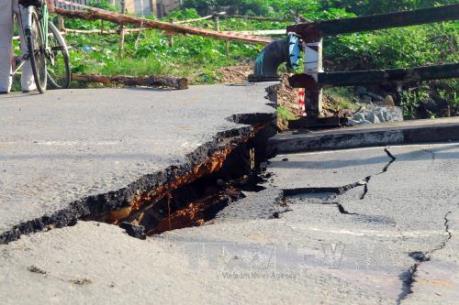 Tp. Hồ Chí Minh: Mưa lớn kéo dài gây nhiều thiệt hại cho ngành giao thông