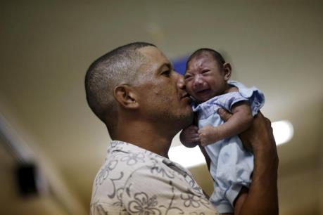 Báo động nguy cơ khiếm thính ở trẻ sơ sinh nhiễm virus Zika